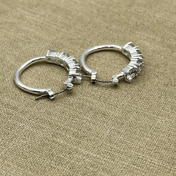 Avon clear glass hoop earrings - Picture 3 of 3